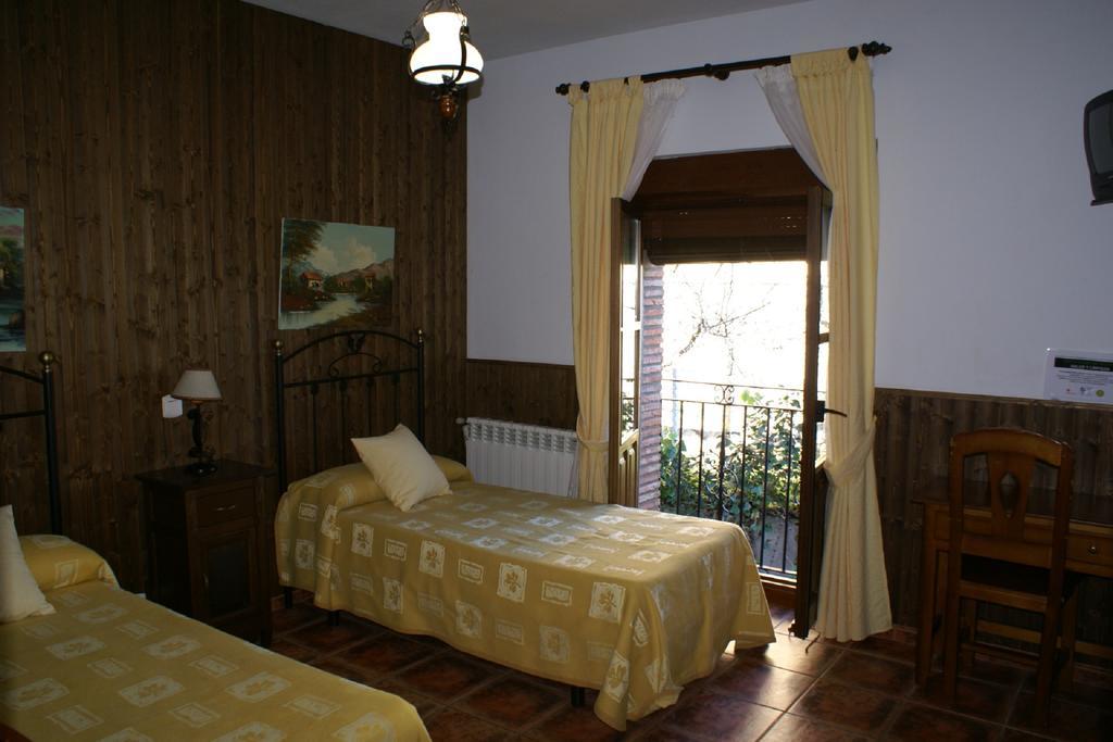 Casa Rural Peña Falcón Torrejón el Rubio Exterior foto