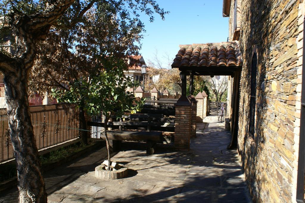 Casa Rural Peña Falcón Torrejón el Rubio Exterior foto