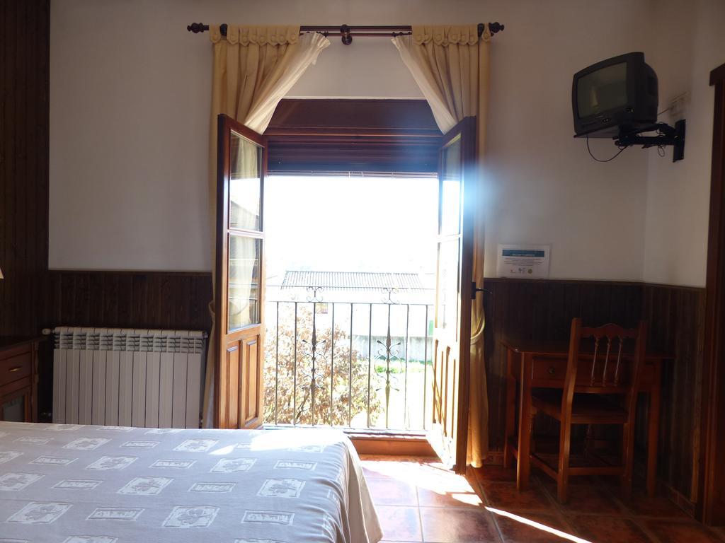 Casa Rural Peña Falcón Torrejón el Rubio Exterior foto