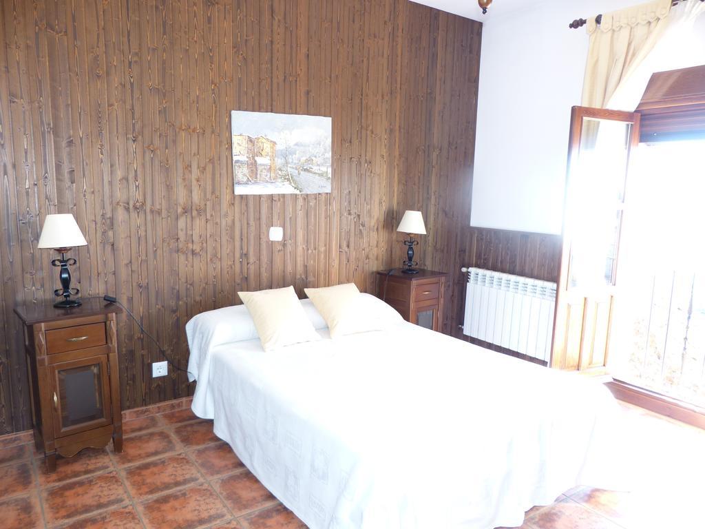 Casa Rural Peña Falcón Torrejón el Rubio Habitación foto