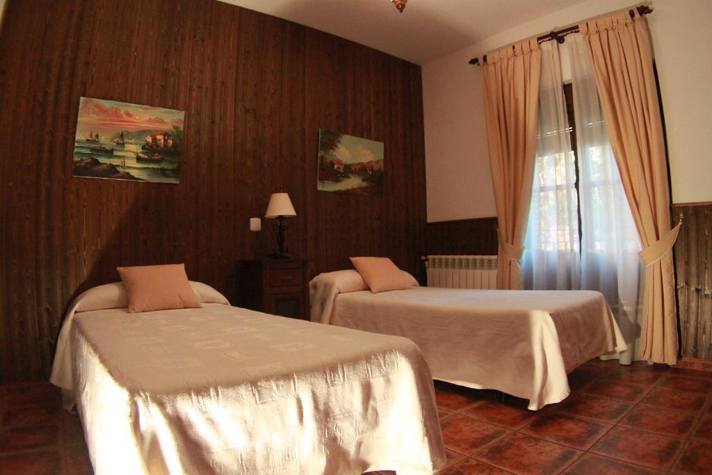 Casa Rural Peña Falcón Torrejón el Rubio Exterior foto