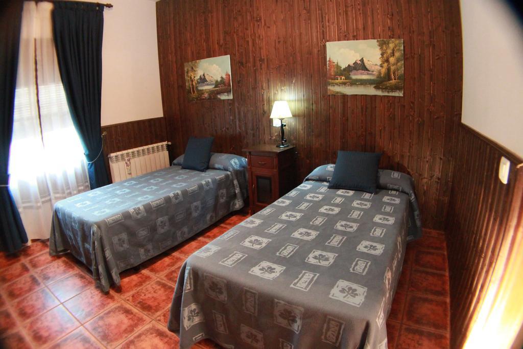 Casa Rural Peña Falcón Torrejón el Rubio Exterior foto